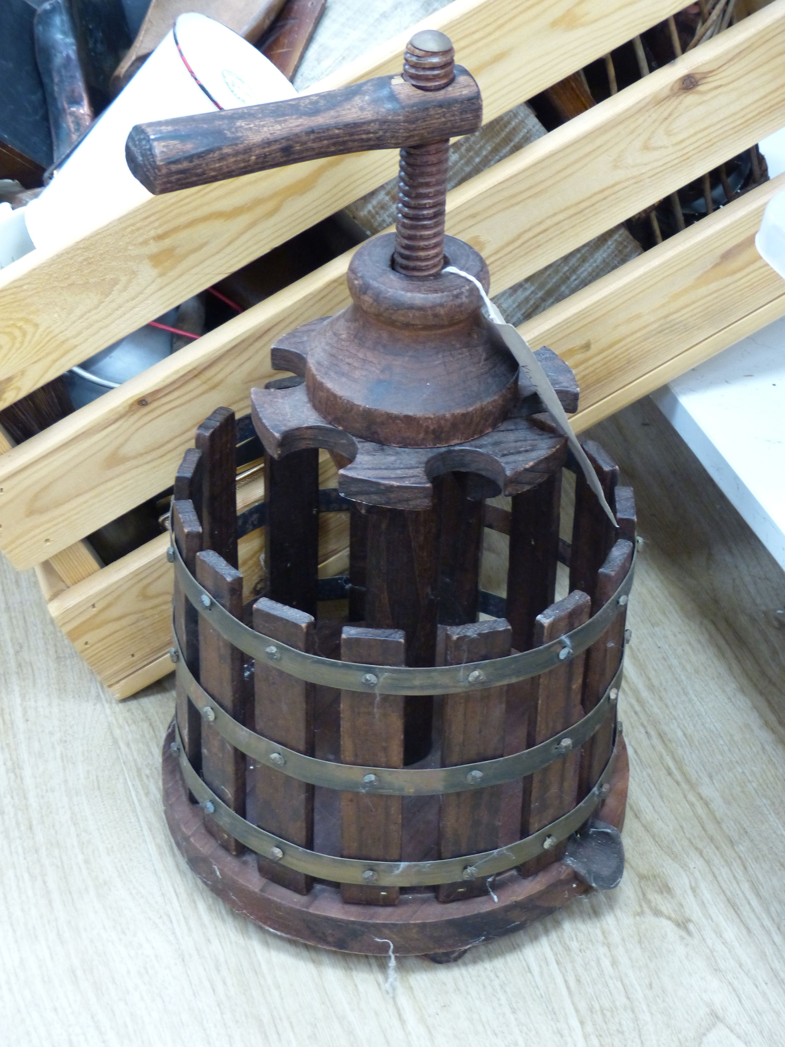 A quantity of mixed kitchenalia and other collectables
